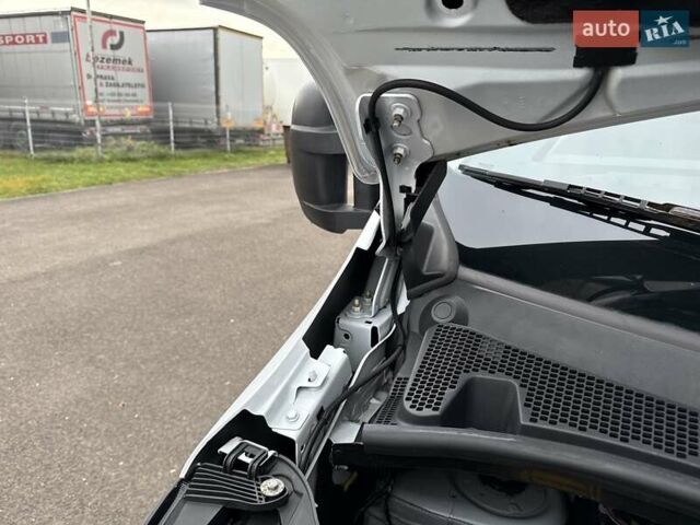 Білий Рено Мастєр, об'ємом двигуна 2.3 л та пробігом 363 тис. км за 17700 $, фото 80 на Automoto.ua