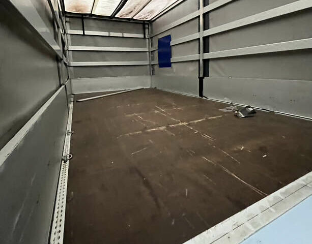 Белый Рено Мастер, объемом двигателя 2.3 л и пробегом 457 тыс. км за 18800 $, фото 7 на Automoto.ua