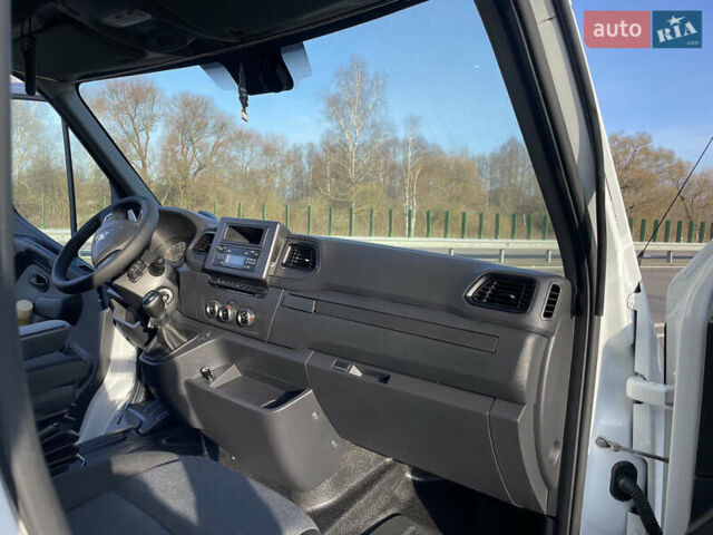 Белый Рено Мастер, объемом двигателя 2.3 л и пробегом 380 тыс. км за 19800 $, фото 12 на Automoto.ua