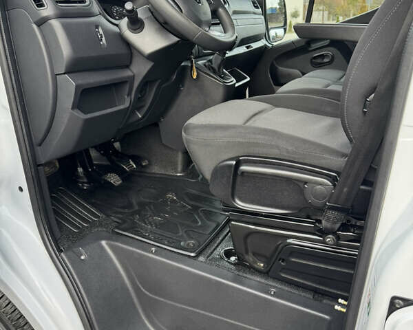 Білий Рено Мастєр, об'ємом двигуна 2.3 л та пробігом 230 тис. км за 18700 $, фото 29 на Automoto.ua