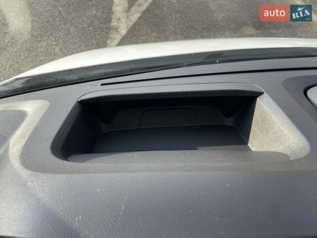 Белый Рено Мастер, объемом двигателя 2.3 л и пробегом 380 тыс. км за 19800 $, фото 56 на Automoto.ua