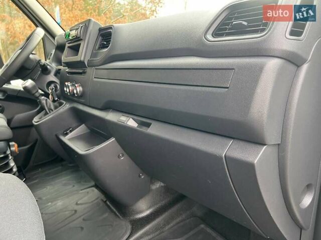 Белый Рено Мастер, объемом двигателя 2.3 л и пробегом 330 тыс. км за 21999 $, фото 80 на Automoto.ua