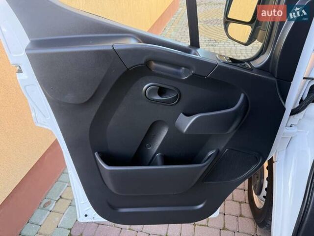 Белый Рено Мастер, объемом двигателя 2.3 л и пробегом 244 тыс. км за 18200 $, фото 63 на Automoto.ua