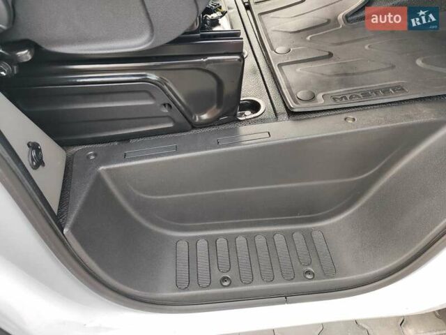 Белый Рено Мастер, объемом двигателя 2.3 л и пробегом 283 тыс. км за 19999 $, фото 36 на Automoto.ua