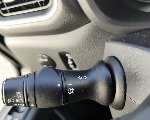 Белый Рено Мастер, объемом двигателя 2.3 л и пробегом 283 тыс. км за 19999 $, фото 14 на Automoto.ua