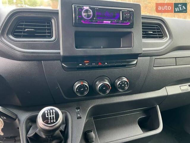 Белый Рено Мастер, объемом двигателя 2.3 л и пробегом 330 тыс. км за 21999 $, фото 79 на Automoto.ua