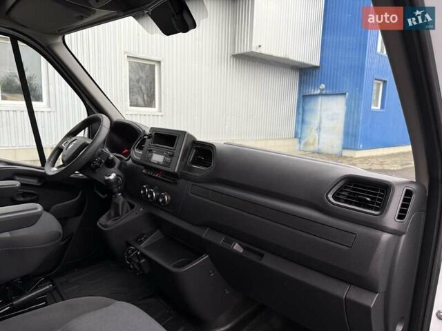 Белый Рено Мастер, объемом двигателя 2.3 л и пробегом 290 тыс. км за 19950 $, фото 61 на Automoto.ua