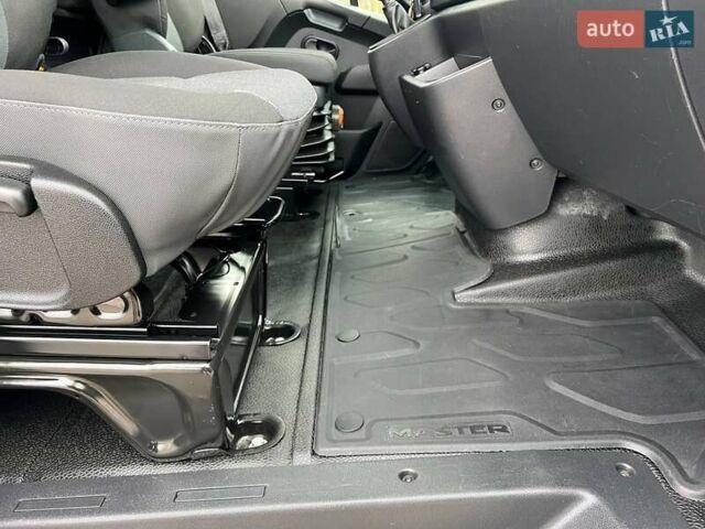 Белый Рено Мастер, объемом двигателя 2.3 л и пробегом 330 тыс. км за 21999 $, фото 72 на Automoto.ua