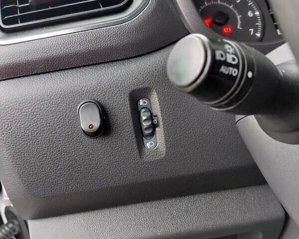 Білий Рено Мастєр, об'ємом двигуна 2.3 л та пробігом 368 тис. км за 18999 $, фото 43 на Automoto.ua