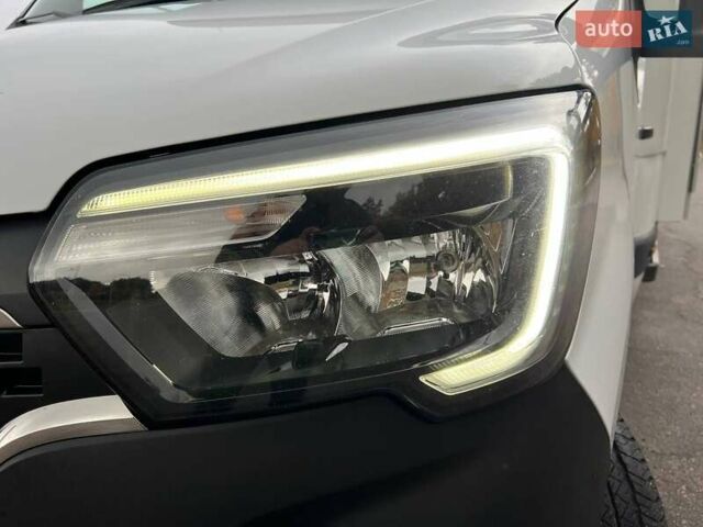 Белый Рено Мастер, объемом двигателя 2.3 л и пробегом 308 тыс. км за 20750 $, фото 48 на Automoto.ua