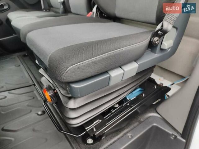 Белый Рено Мастер, объемом двигателя 2.3 л и пробегом 263 тыс. км за 19999 $, фото 40 на Automoto.ua