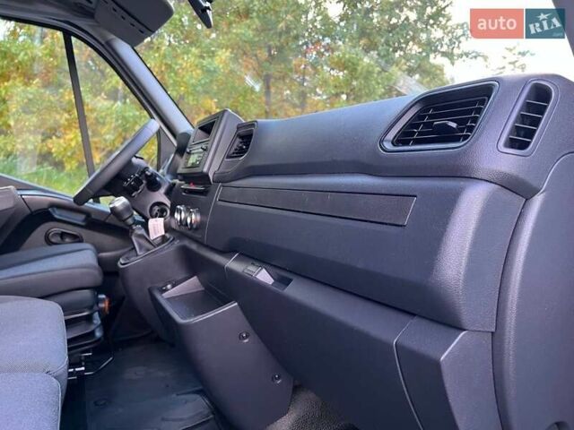 Белый Рено Мастер, объемом двигателя 2.3 л и пробегом 312 тыс. км за 22500 $, фото 44 на Automoto.ua