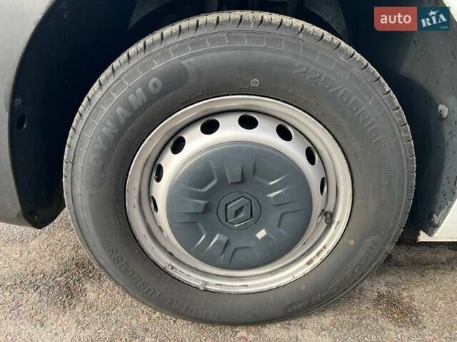 Белый Рено Мастер, объемом двигателя 2.3 л и пробегом 330 тыс. км за 21999 $, фото 29 на Automoto.ua