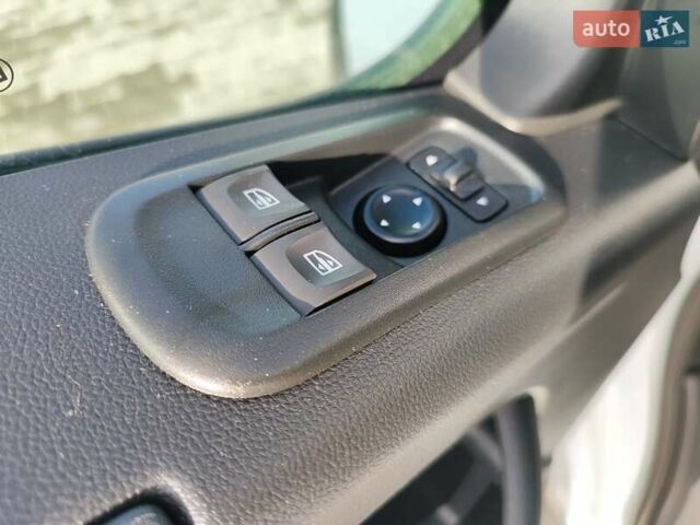 Білий Рено Мастєр, об'ємом двигуна 2.3 л та пробігом 283 тис. км за 19999 $, фото 5 на Automoto.ua