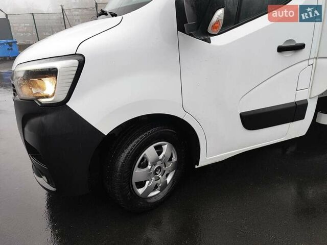 Белый Рено Мастер, объемом двигателя 2.3 л и пробегом 283 тыс. км за 19999 $, фото 9 на Automoto.ua