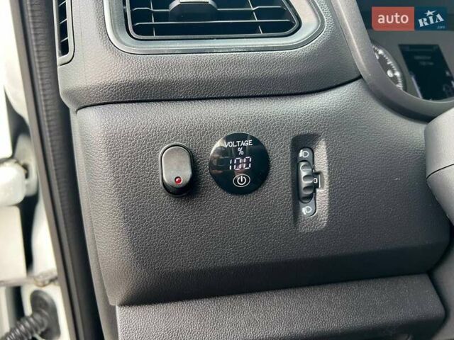 Белый Рено Мастер, объемом двигателя 2.3 л и пробегом 330 тыс. км за 21999 $, фото 69 на Automoto.ua