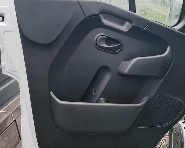 Белый Рено Мастер, объемом двигателя 2.3 л и пробегом 263 тыс. км за 19999 $, фото 36 на Automoto.ua