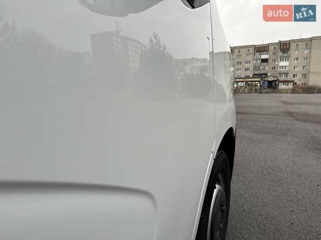 Белый Рено Мастер, объемом двигателя 2.3 л и пробегом 290 тыс. км за 19950 $, фото 41 на Automoto.ua