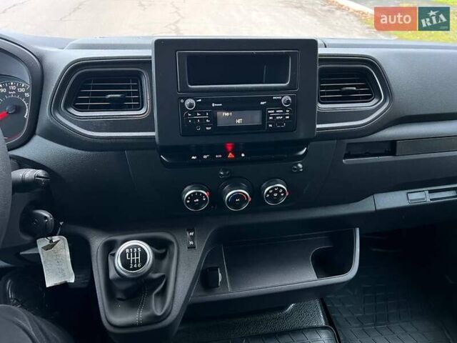 Белый Рено Мастер, объемом двигателя 2.3 л и пробегом 320 тыс. км за 20500 $, фото 1 на Automoto.ua