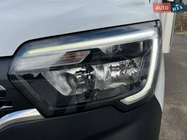 Белый Рено Мастер, объемом двигателя 2.3 л и пробегом 330 тыс. км за 21999 $, фото 40 на Automoto.ua