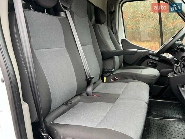 Белый Рено Мастер, объемом двигателя 2.3 л и пробегом 248 тыс. км за 21500 $, фото 74 на Automoto.ua