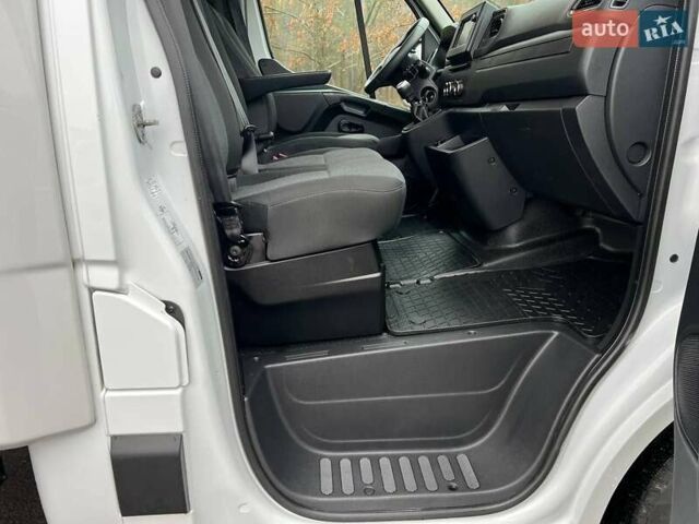 Белый Рено Мастер, объемом двигателя 2.3 л и пробегом 248 тыс. км за 21500 $, фото 70 на Automoto.ua