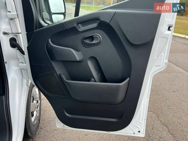 Белый Рено Мастер, объемом двигателя 2.3 л и пробегом 308 тыс. км за 20750 $, фото 82 на Automoto.ua