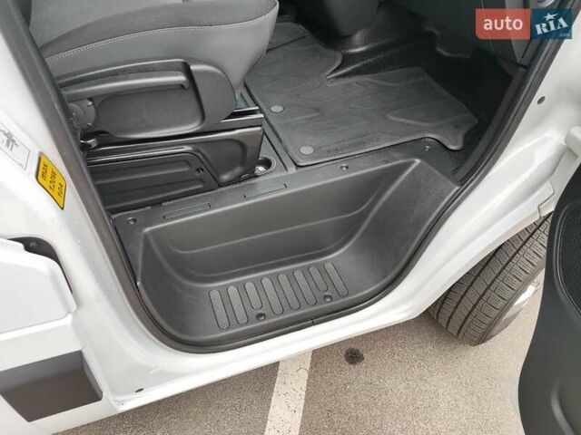 Білий Рено Мастєр, об'ємом двигуна 2.3 л та пробігом 286 тис. км за 19999 $, фото 35 на Automoto.ua