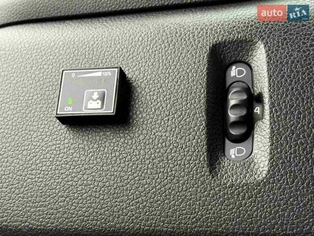 Белый Рено Мастер, объемом двигателя 2.3 л и пробегом 316 тыс. км за 19999 $, фото 40 на Automoto.ua