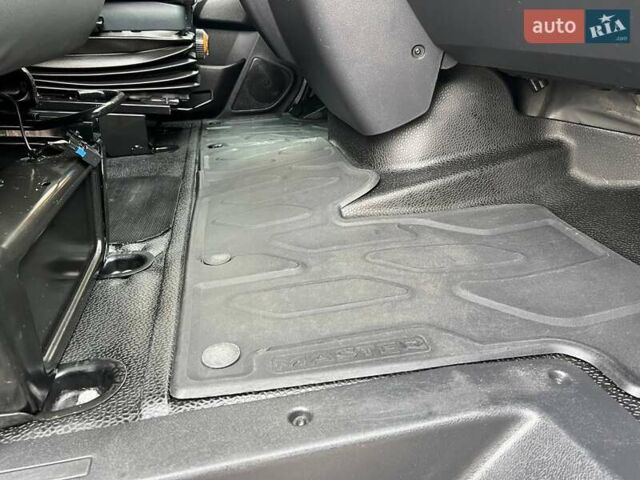 Белый Рено Мастер, объемом двигателя 2.3 л и пробегом 308 тыс. км за 20750 $, фото 81 на Automoto.ua