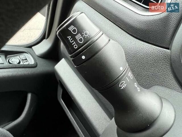 Белый Рено Мастер, объемом двигателя 2.3 л и пробегом 248 тыс. км за 21500 $, фото 75 на Automoto.ua