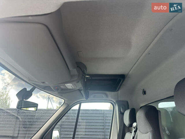 Белый Рено Мастер, объемом двигателя 2.3 л и пробегом 420 тыс. км за 20200 $, фото 22 на Automoto.ua