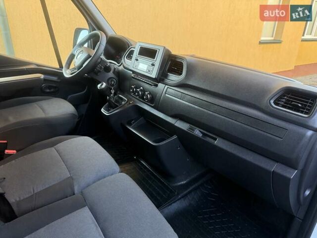 Белый Рено Мастер, объемом двигателя 2.3 л и пробегом 244 тыс. км за 18200 $, фото 82 на Automoto.ua