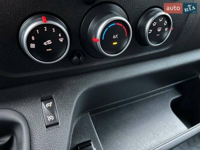 Белый Рено Мастер, объемом двигателя 2.3 л и пробегом 320 тыс. км за 20500 $, фото 82 на Automoto.ua