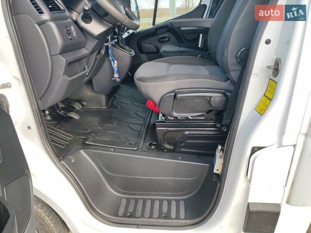 Белый Рено Мастер, объемом двигателя 2.3 л и пробегом 283 тыс. км за 19999 $, фото 42 на Automoto.ua