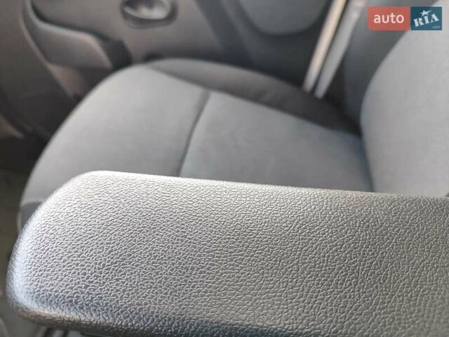 Білий Рено Мастєр, об'ємом двигуна 2.3 л та пробігом 283 тис. км за 19499 $, фото 4 на Automoto.ua