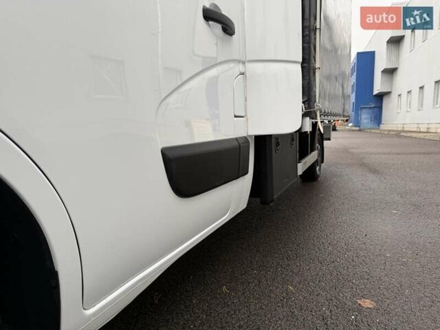 Белый Рено Мастер, объемом двигателя 2.3 л и пробегом 290 тыс. км за 19950 $, фото 7 на Automoto.ua