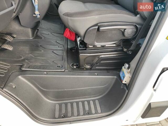 Белый Рено Мастер, объемом двигателя 2.3 л и пробегом 283 тыс. км за 19999 $, фото 43 на Automoto.ua