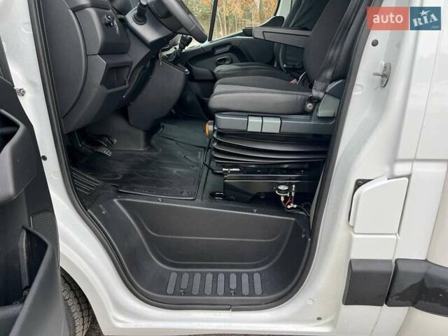 Белый Рено Мастер, объемом двигателя 2.3 л и пробегом 330 тыс. км за 21999 $, фото 59 на Automoto.ua