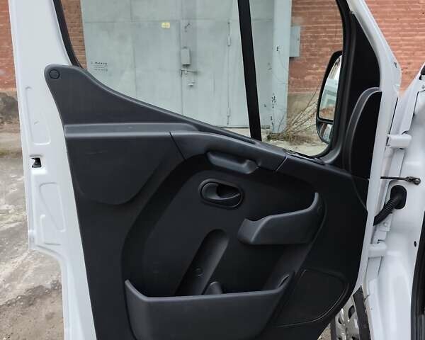 Белый Рено Мастер, объемом двигателя 2.3 л и пробегом 362 тыс. км за 18500 $, фото 19 на Automoto.ua