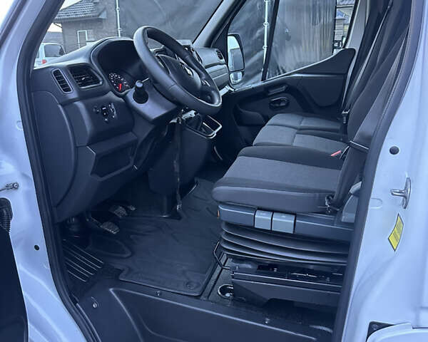 Белый Рено Мастер, объемом двигателя 2.3 л и пробегом 418 тыс. км за 20600 $, фото 13 на Automoto.ua