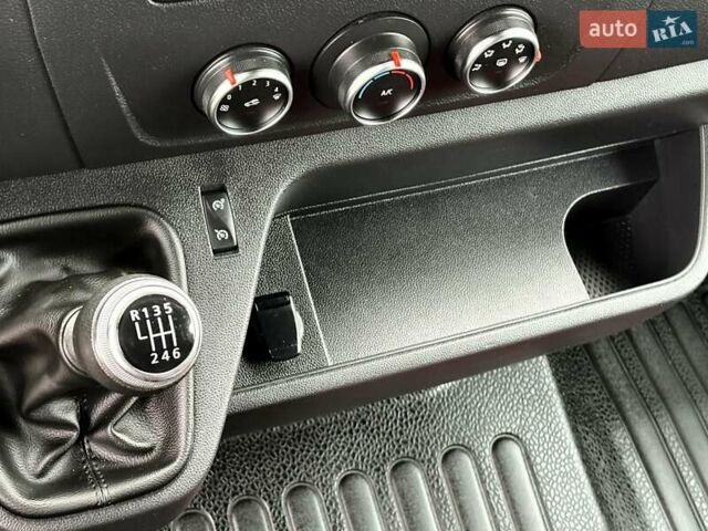 Белый Рено Мастер, объемом двигателя 2.3 л и пробегом 316 тыс. км за 19999 $, фото 41 на Automoto.ua