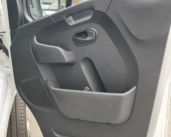 Белый Рено Мастер, объемом двигателя 2.3 л и пробегом 306 тыс. км за 19999 $, фото 45 на Automoto.ua