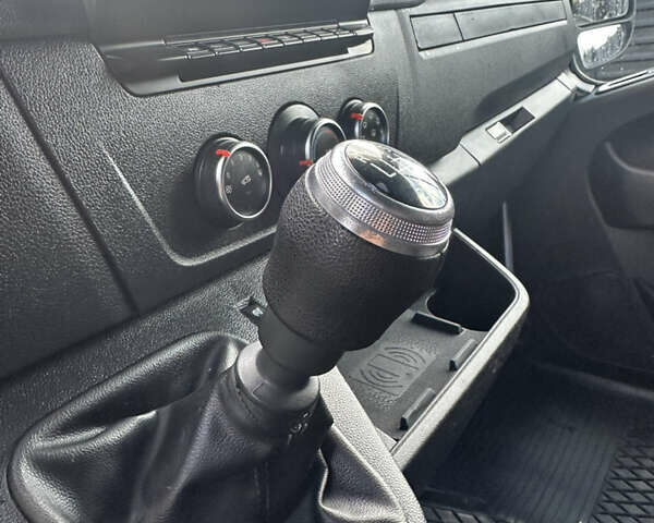 Белый Рено Мастер, объемом двигателя 2.3 л и пробегом 420 тыс. км за 20200 $, фото 19 на Automoto.ua