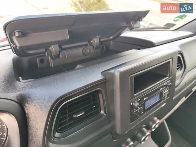 Белый Рено Мастер, объемом двигателя 2.3 л и пробегом 283 тыс. км за 19999 $, фото 19 на Automoto.ua