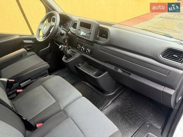 Белый Рено Мастер, объемом двигателя 2.3 л и пробегом 342 тыс. км за 29999 $, фото 49 на Automoto.ua