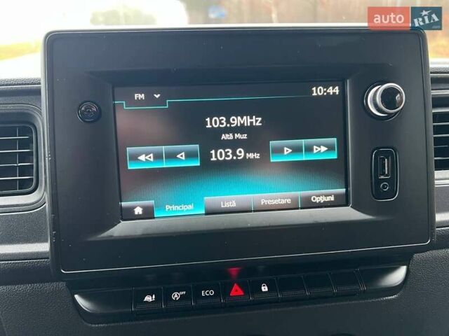 Белый Рено Мастер, объемом двигателя 2.3 л и пробегом 248 тыс. км за 21500 $, фото 64 на Automoto.ua