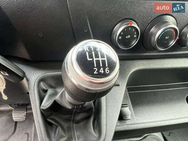 Белый Рено Мастер, объемом двигателя 2.3 л и пробегом 330 тыс. км за 21999 $, фото 74 на Automoto.ua