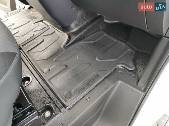 Білий Рено Мастєр, об'ємом двигуна 2.3 л та пробігом 283 тис. км за 19999 $, фото 15 на Automoto.ua