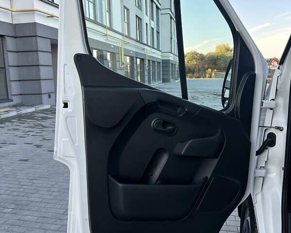 Белый Рено Мастер, объемом двигателя 2.3 л и пробегом 394 тыс. км за 21200 $, фото 23 на Automoto.ua